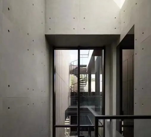 清水混凝土掛板，展現(xiàn)水泥最本身的質(zhì)樸與硬朗